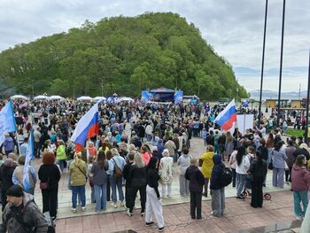 ДВФ ВАВТ - Студенты Дальневосточного филиала ВАВТ Минэкономразвития России приняли участие в праздновании Дня России в г. Петропавловске-Камчатском