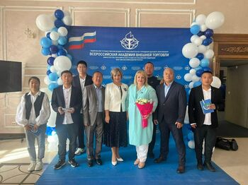 ДВФ ВАВТ - Поздравляем наших иностранных студентов!